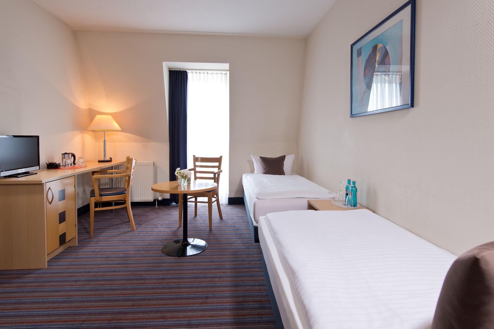 Achat Hotel Dresden Elbufer Exterior photo