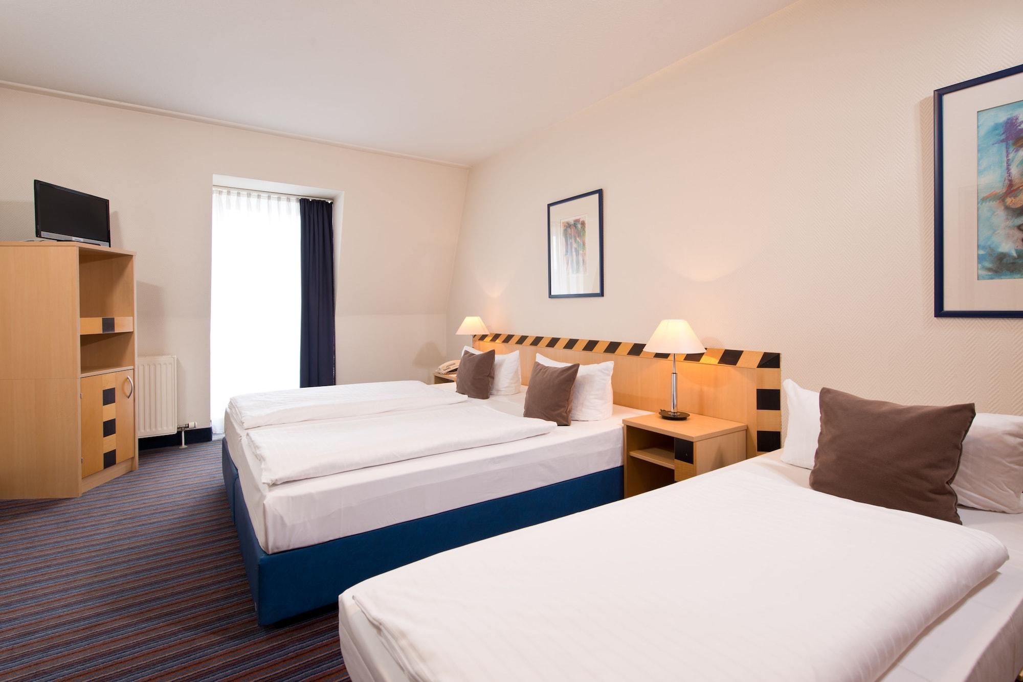 Achat Hotel Dresden Elbufer Exterior photo
