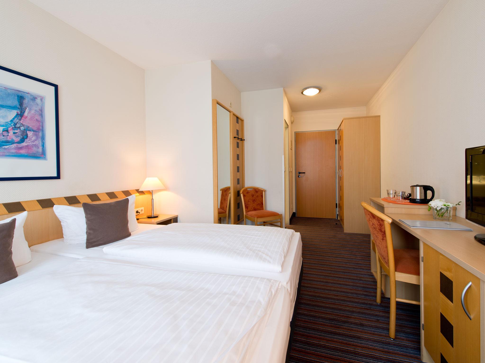Achat Hotel Dresden Elbufer Exterior photo