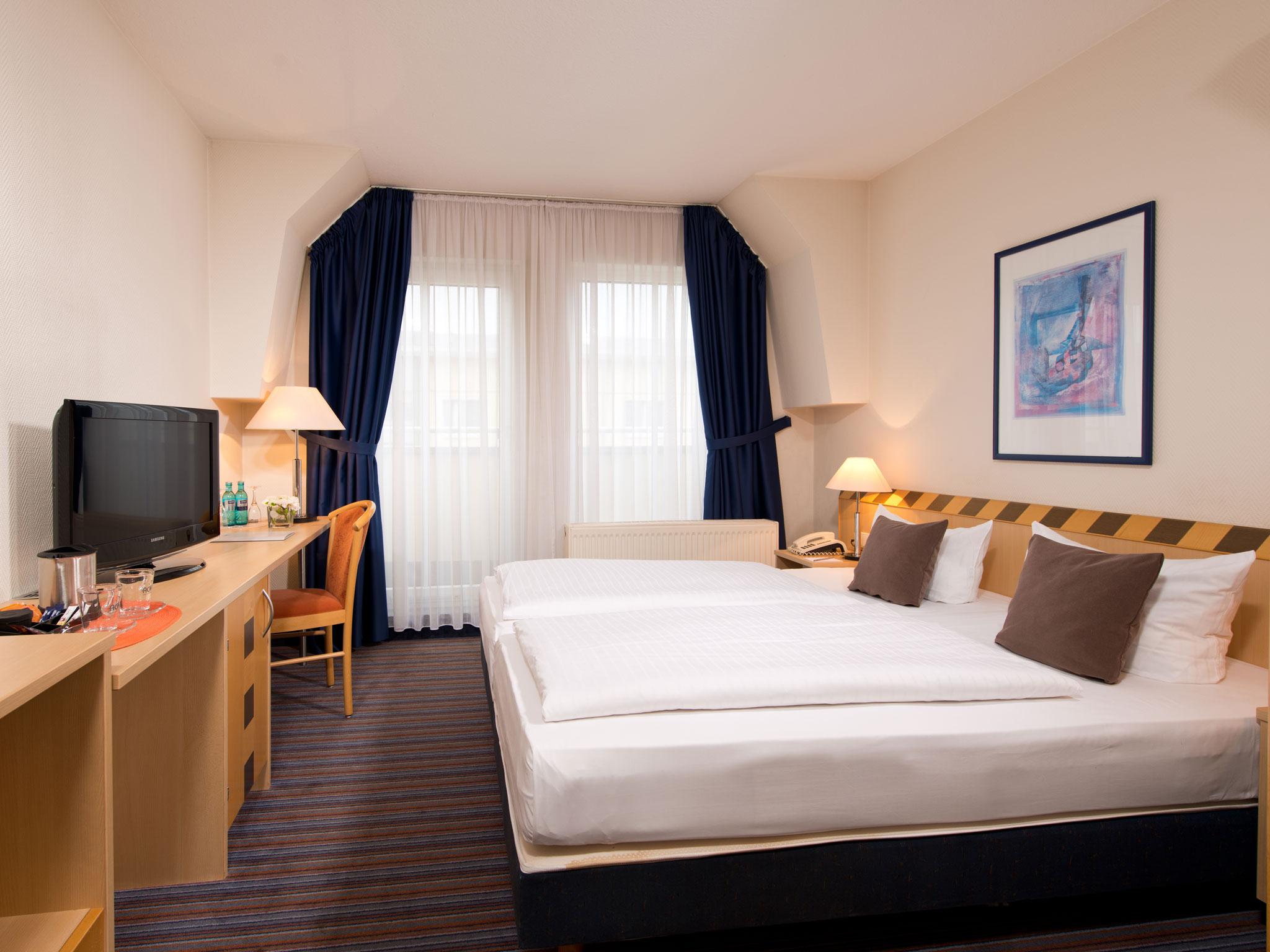Achat Hotel Dresden Elbufer Exterior photo