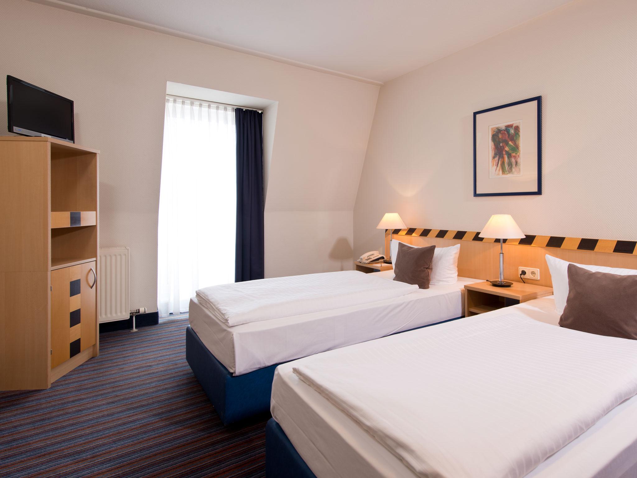 Achat Hotel Dresden Elbufer Exterior photo