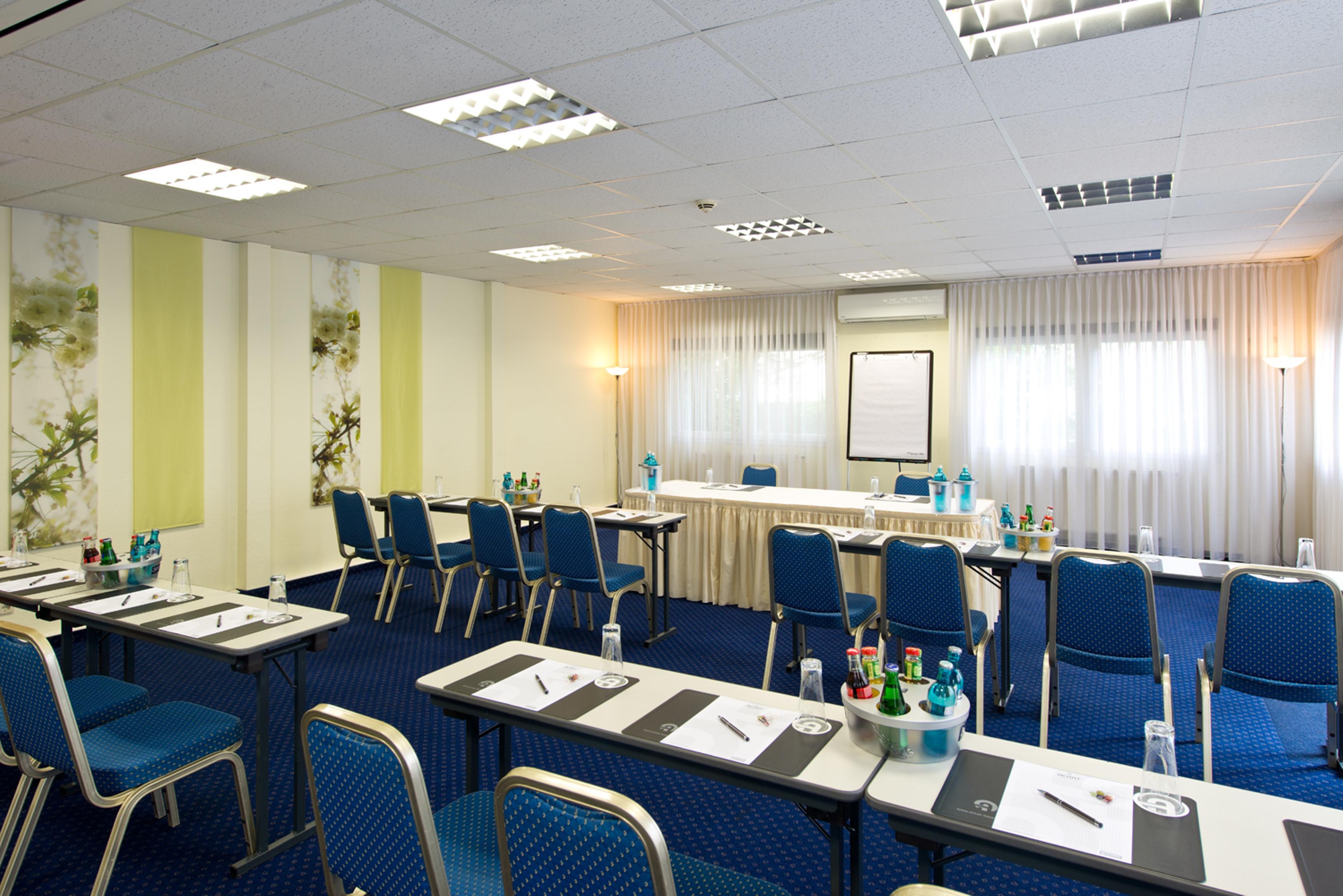 Achat Hotel Dresden Elbufer Exterior photo