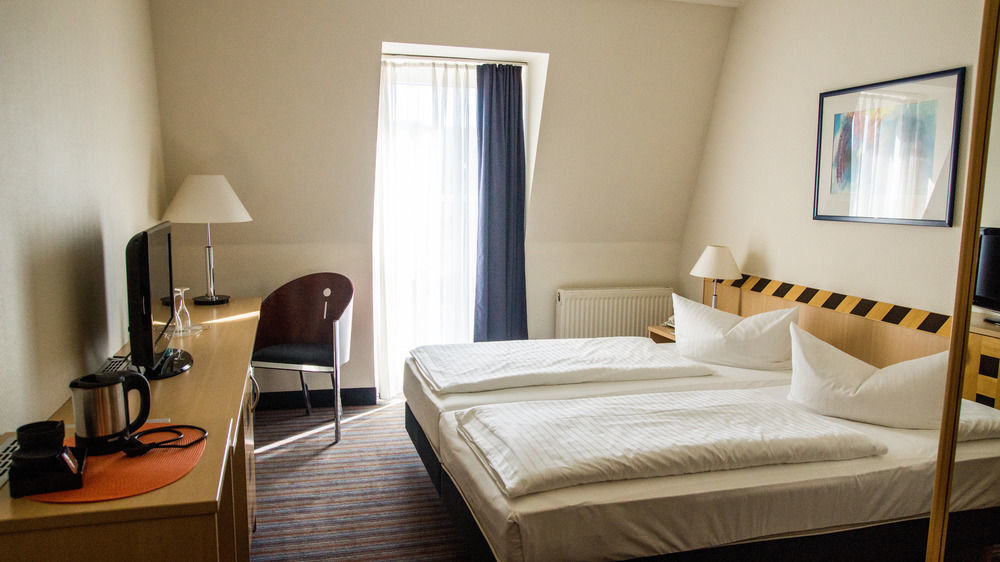 Achat Hotel Dresden Elbufer Exterior photo
